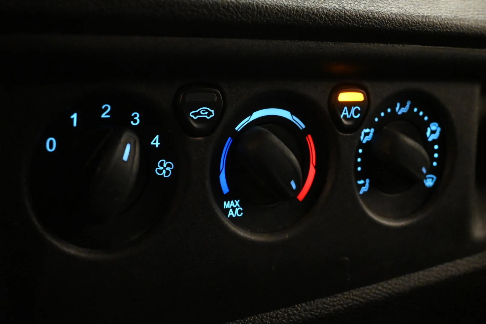 Car Image - 2QSTHlYFLBeonwFFV2Heqm