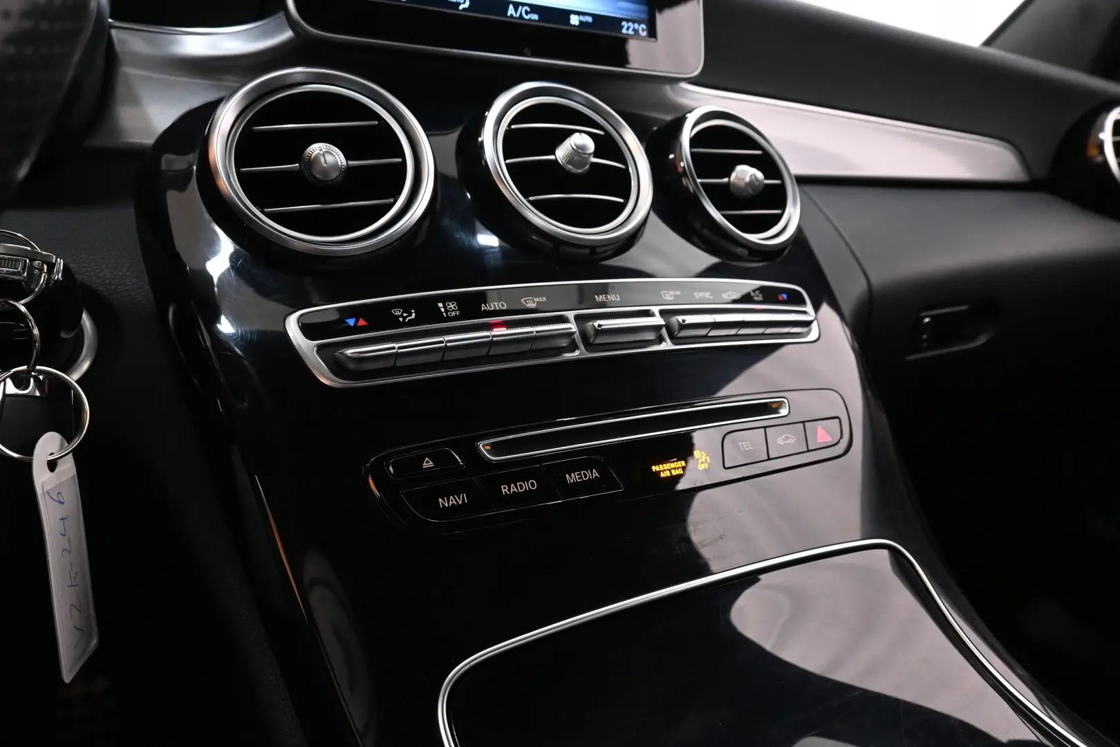 Car Image - 6oa2PnSgcKn8XiIgQU6WJO