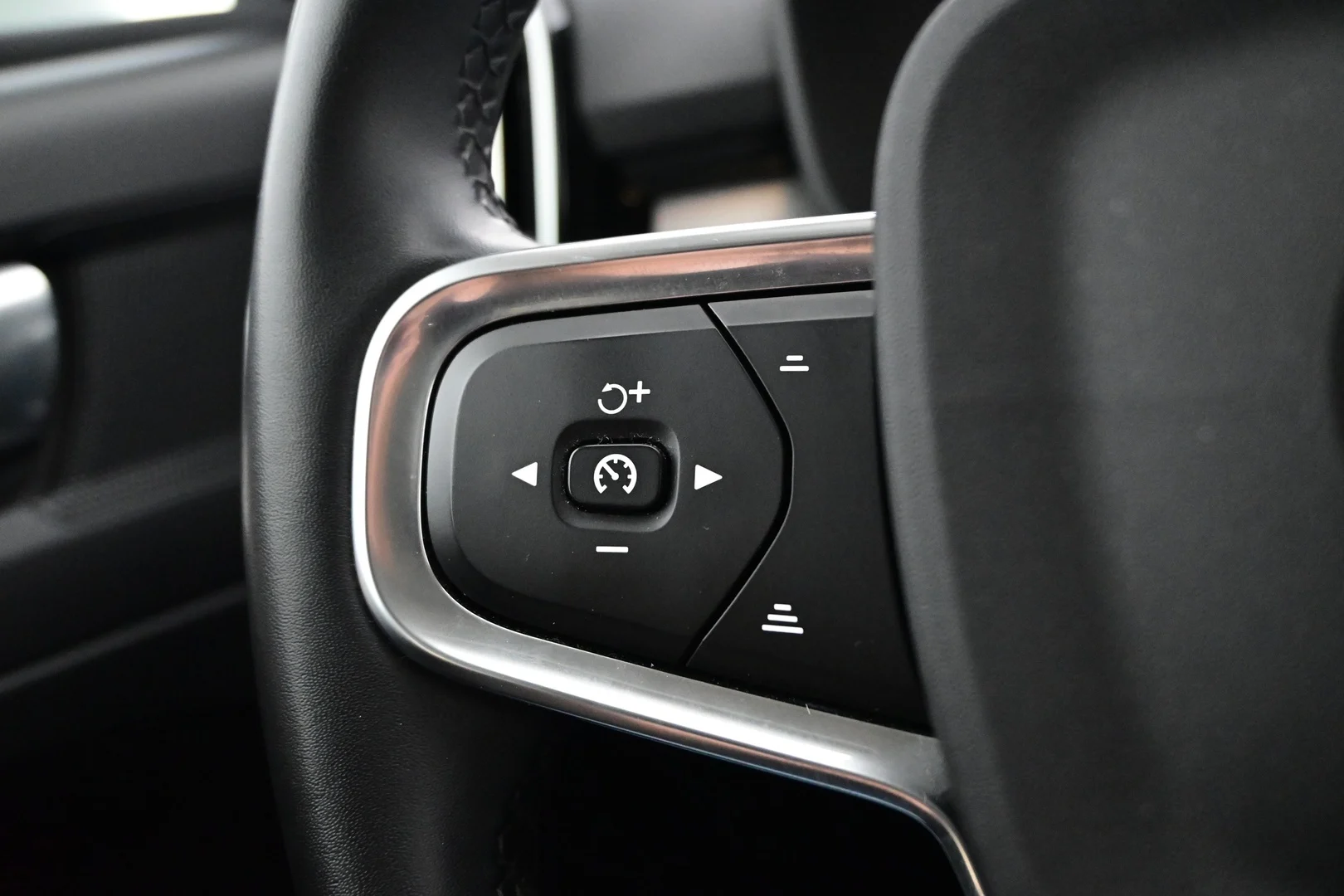 Car Image - Jy6e2egpEmZeZh8yUrA7a