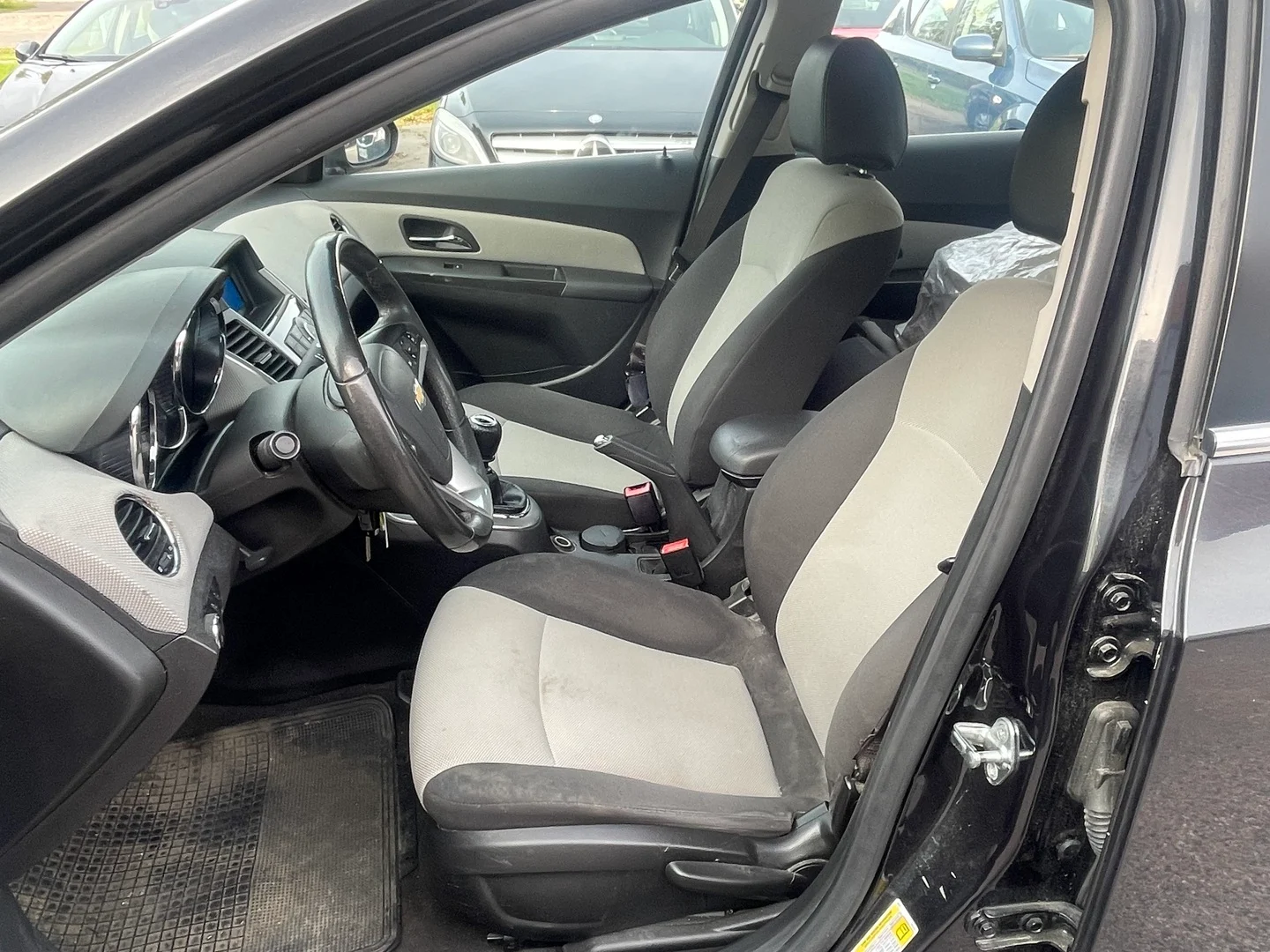Car Image - 01uRYCk7lxETYk990QIWkW