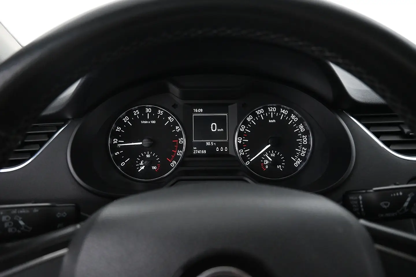 Car Image - 5ArKUb0eBEtdTCjbCAXT1l
