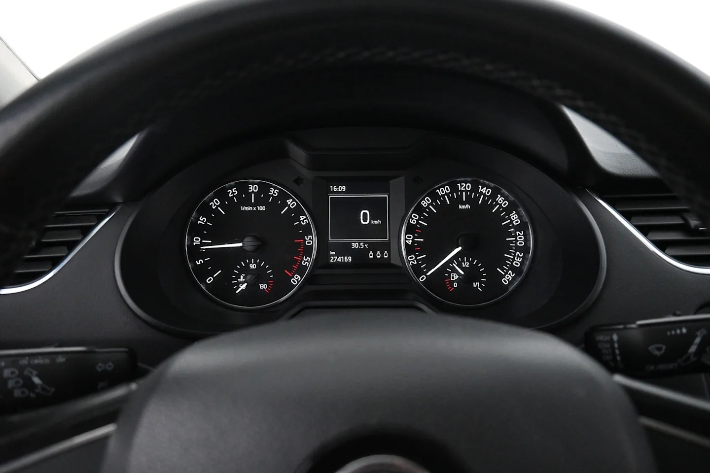 Car Image - 5ArKUb0eBEtdTCjbCAXT1l