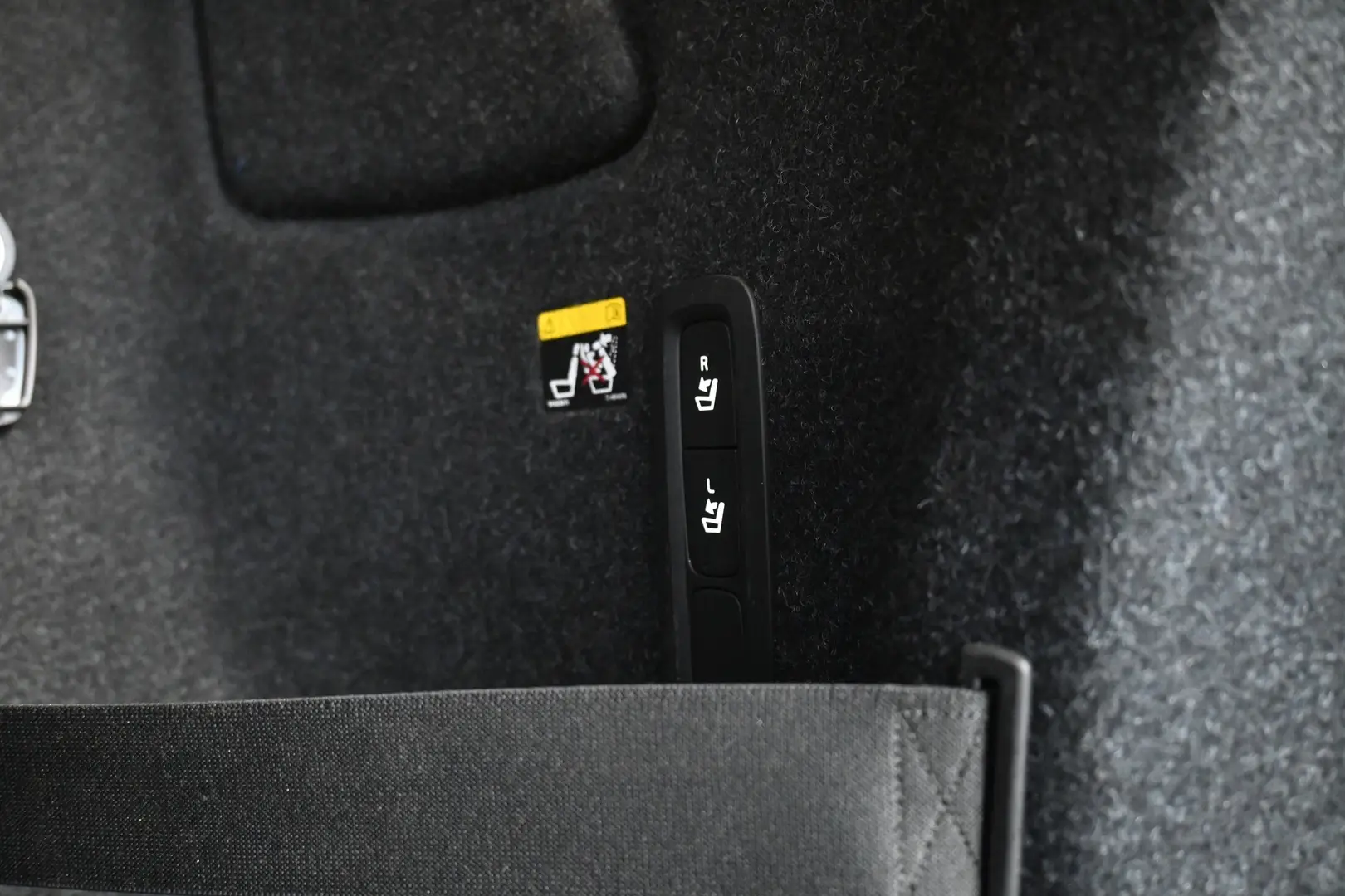 Car Image - 1ylpkTF8fKzONhjvyi4Wty