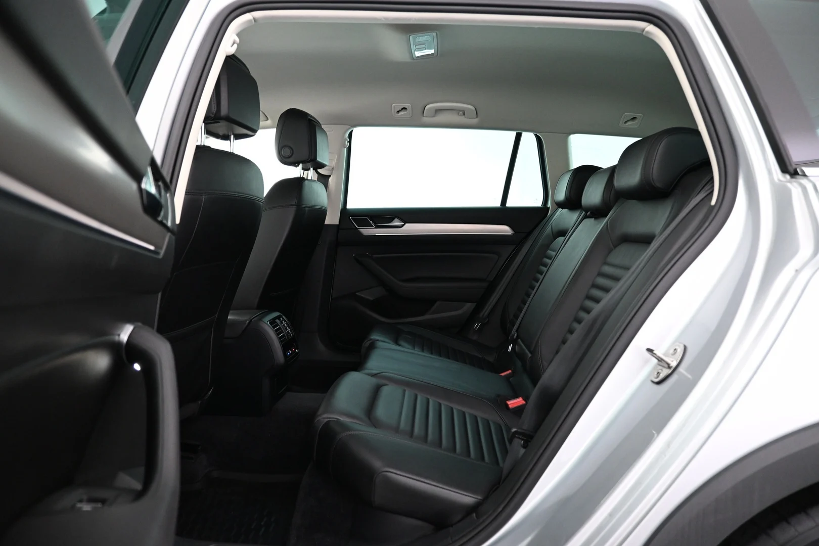 Car Image - 5ECp5sTZh1Y8qv6OeWvTre