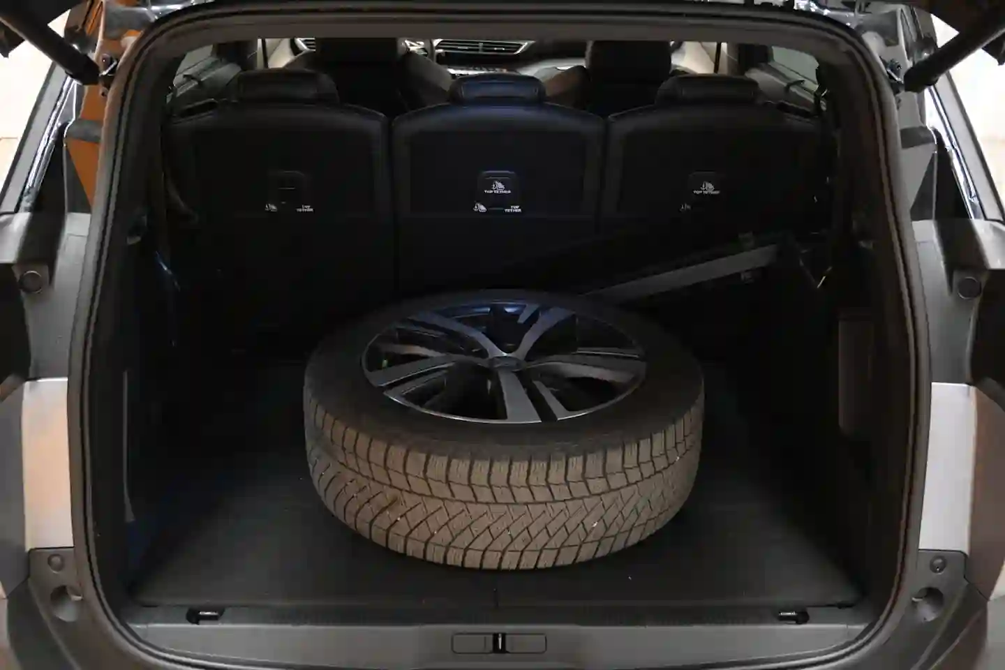 Car Image - 6OzM9BaLn2ZFmYSNowJ2ct