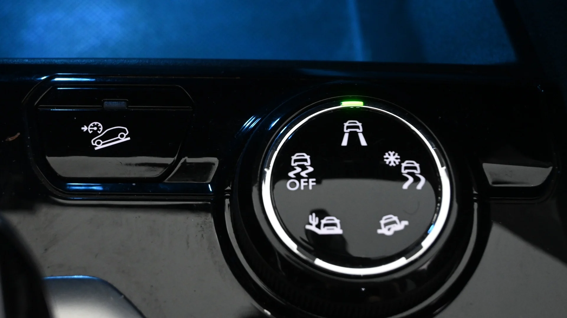 Car Image - 6OzM9BaLn2ZFmYSNowJ2ct