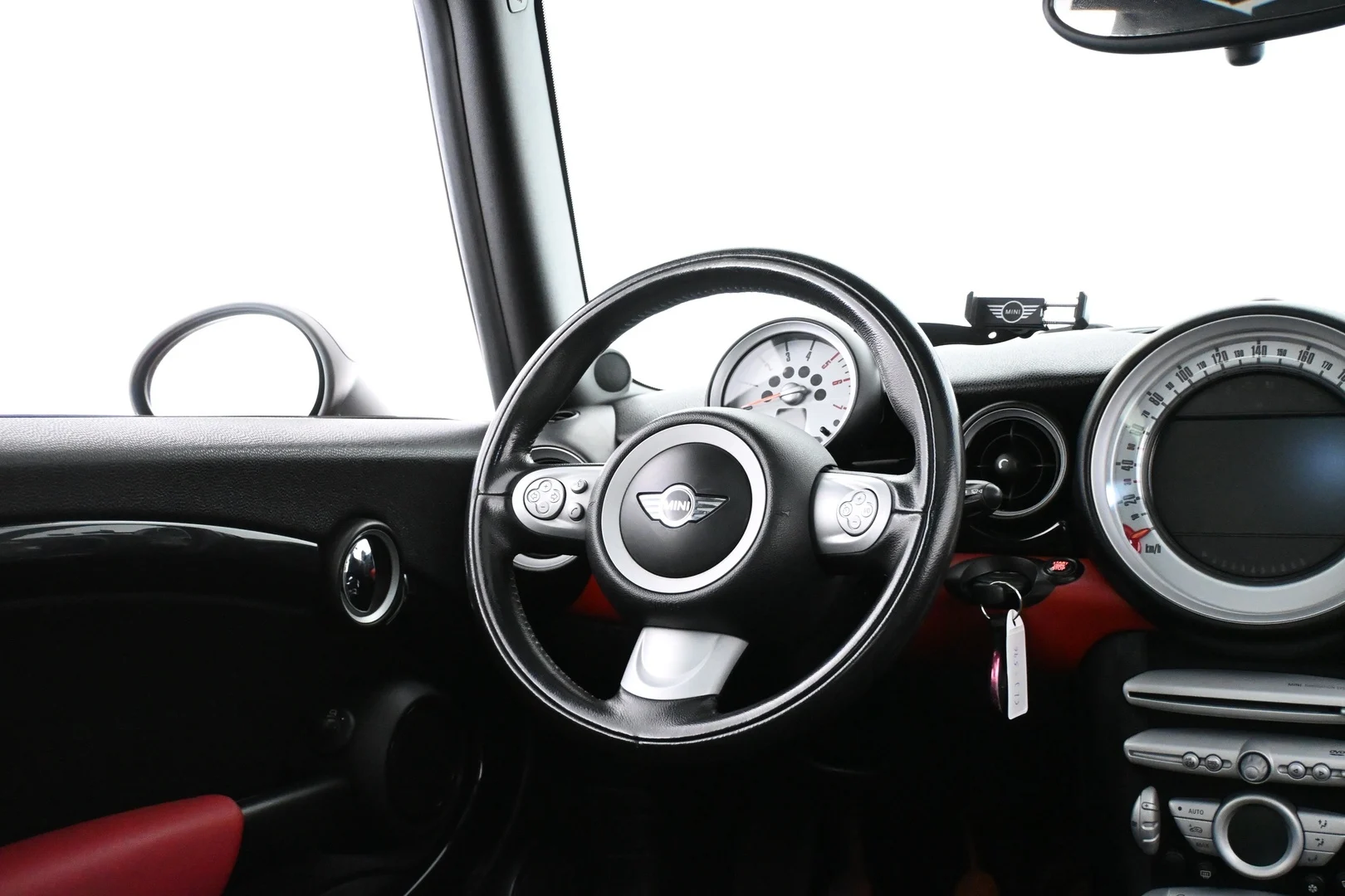 Car Image - 4Zhlo3zYpQnNwEVcc8OuF0