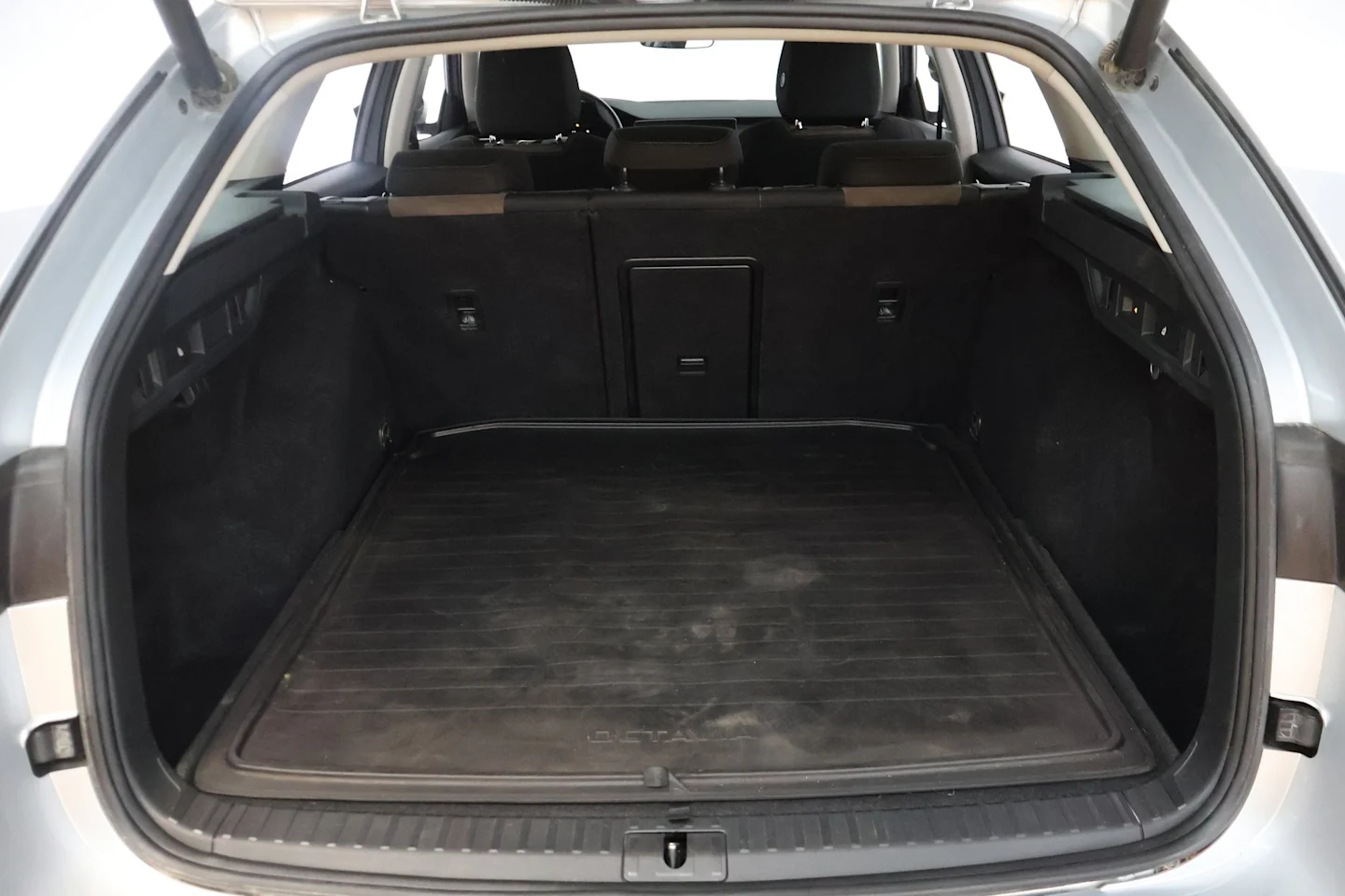 Car Image - 2EfkNSnuqorMw3kbl50LBk