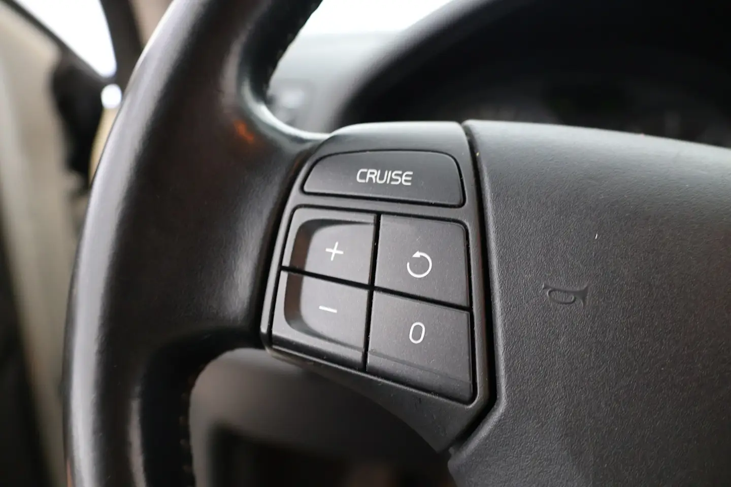 Car Image - 1vNmM4HdGLxh5pw69dmFtN