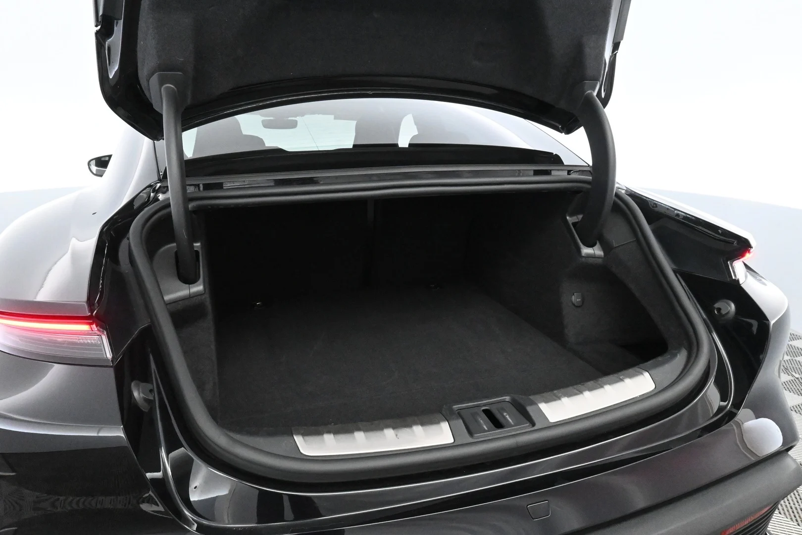Car Image - 6nnc7MGdvUPOuC7CYTKxkW