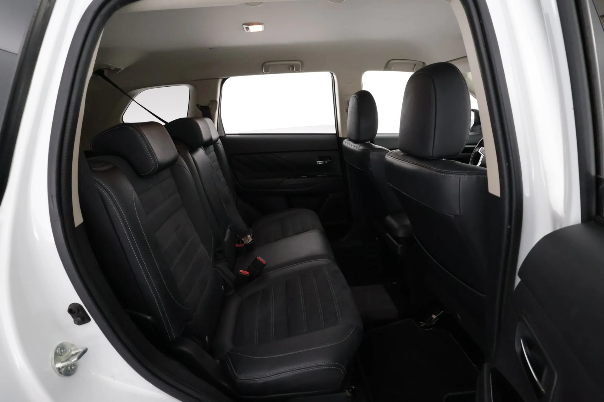 Car Image - 4Ym8lT3vHlbhAoj3nLgusf