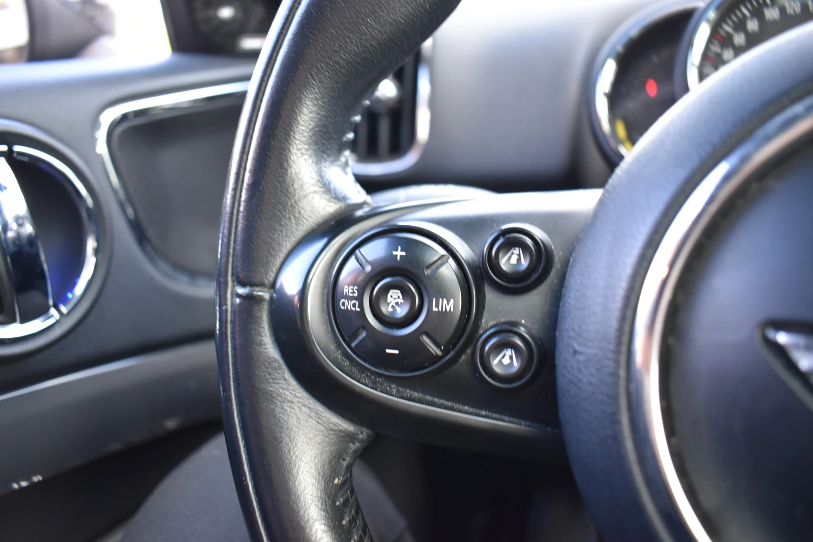 Car Image - 4swJnwbzLaYUXnEpaTSo1H