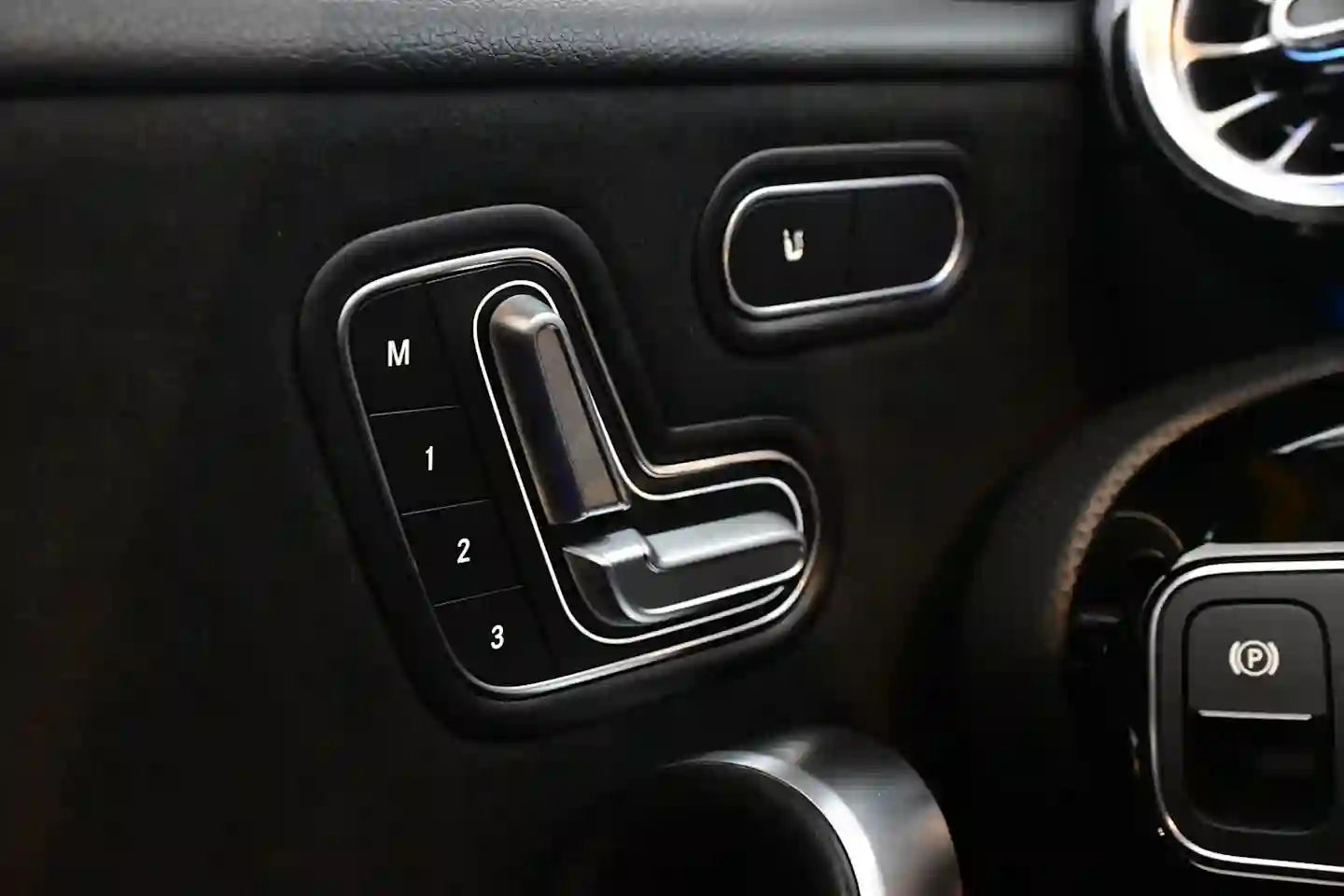 Car Image - 3e7RG8HleVXFt3MjgG4Dzu
