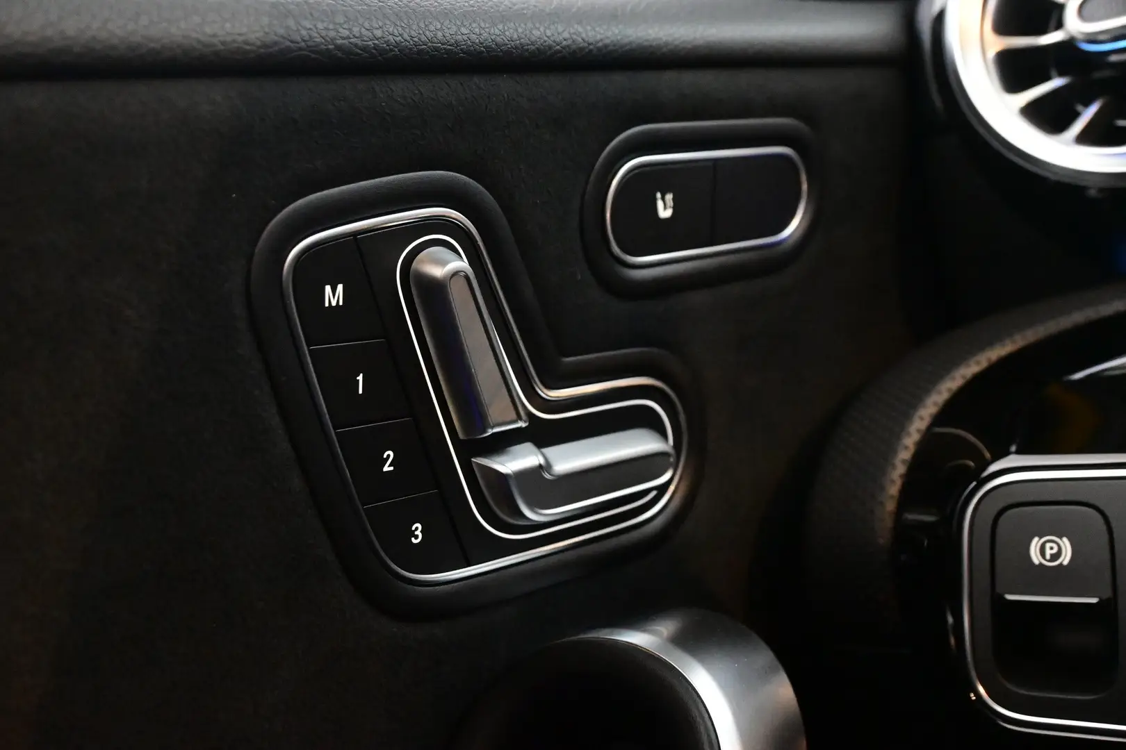 Car Image - 3e7RG8HleVXFt3MjgG4Dzu