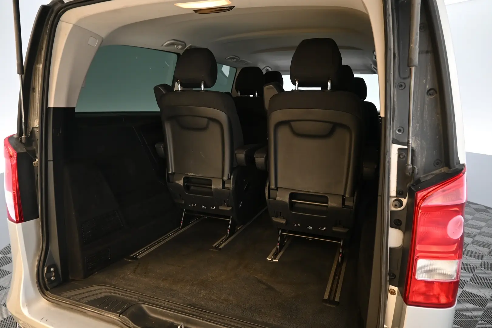 Car Image - 3d4GOmoyK8Vd9OIsp1mowk