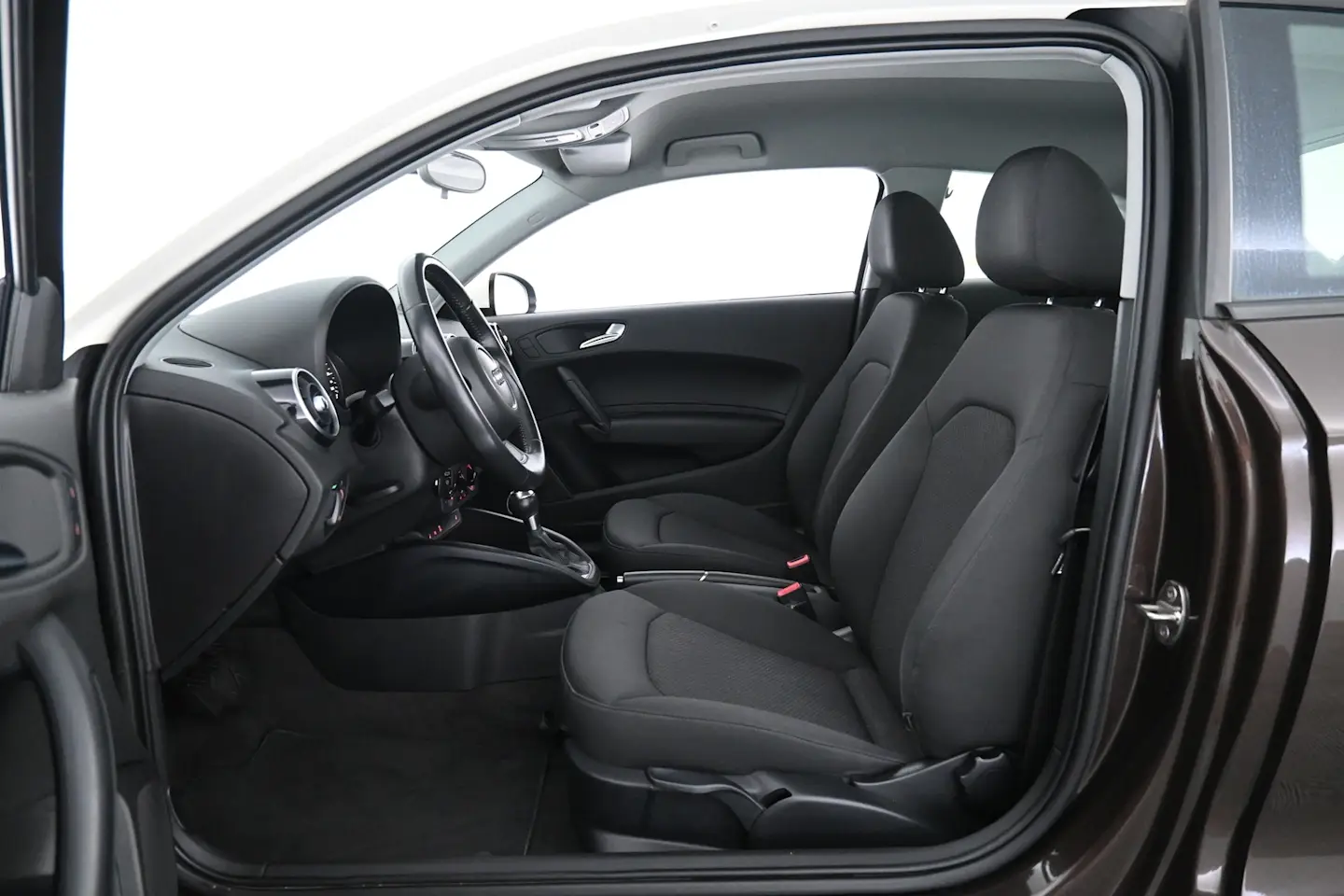 Car Image - 5rCnxZ57LzLztgYdjrxjU6