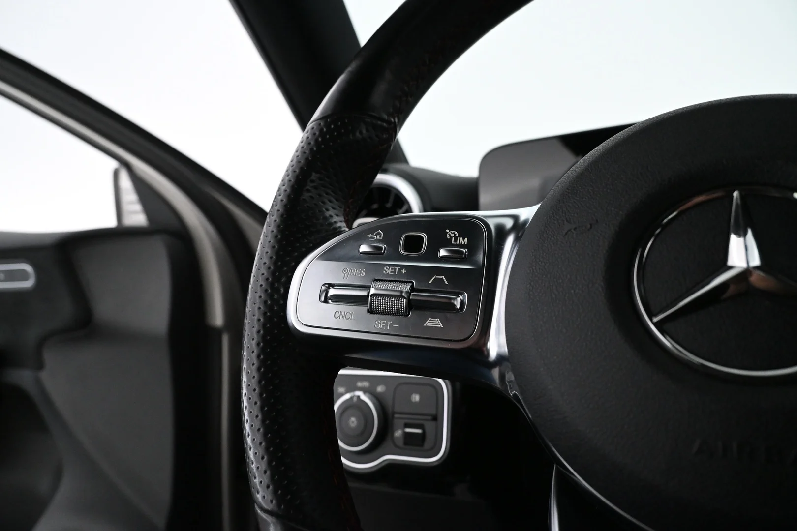Car Image - O8CbNdHjqIHxYOIkIdSQe