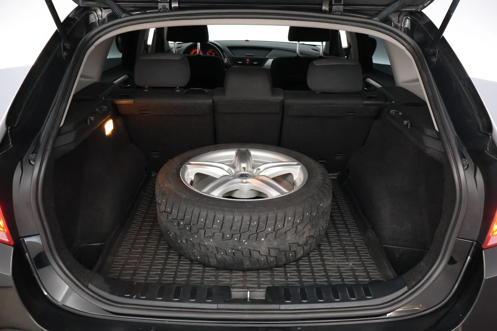 Car Image - 6NLPDOzrw1ypmdCNPMugfb