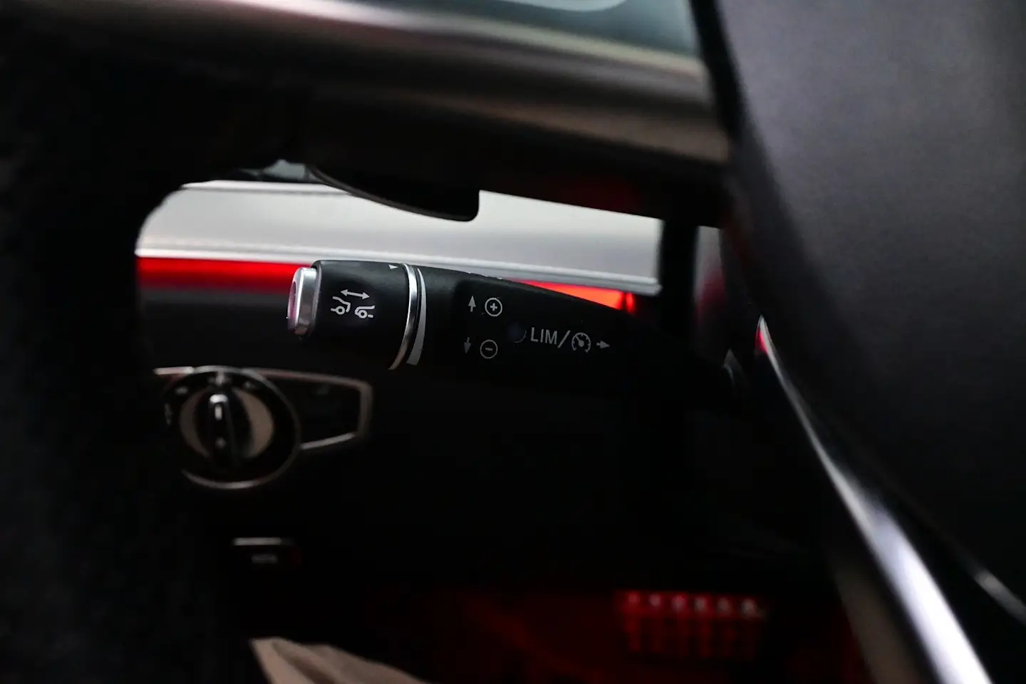 Car Image - 2F7RcurpM45RCFkMB1XRli