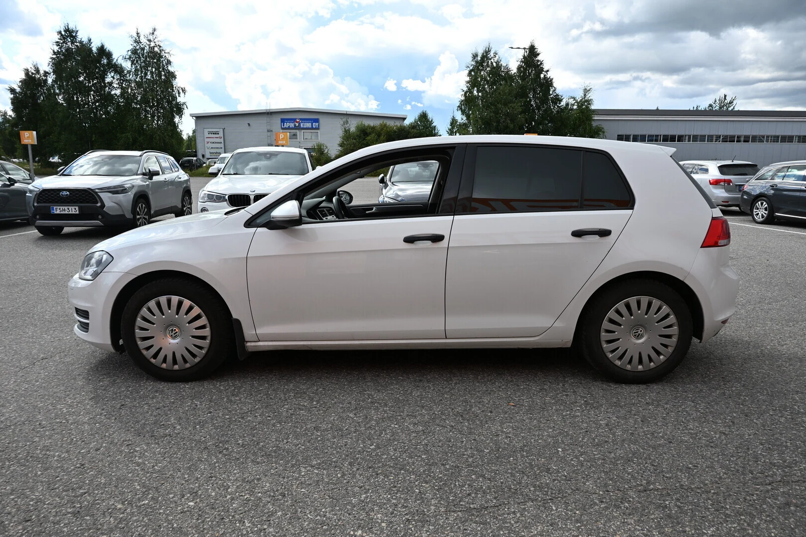 Car Image - 74co1RN9PR15KIiyINxmUz