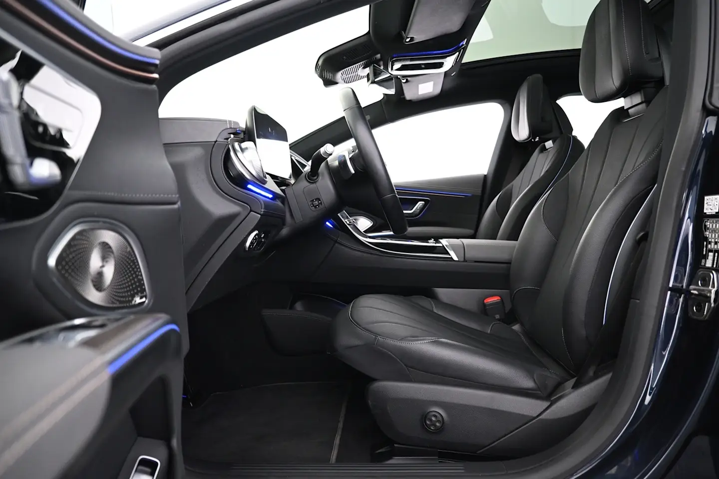 Car Image - 4uFMniCobLlI1ixfmgNNTP