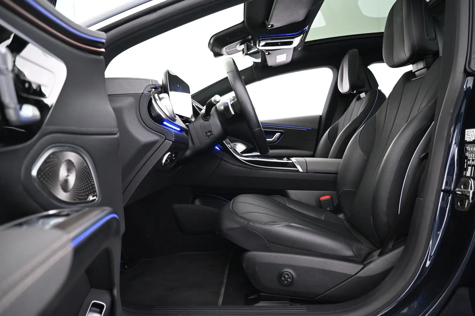 Car Image - 4uFMniCobLlI1ixfmgNNTP