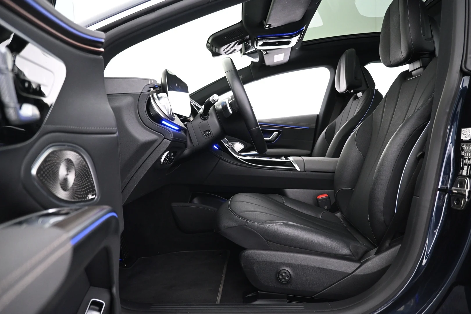 Car Image - 4uFMniCobLlI1ixfmgNNTP