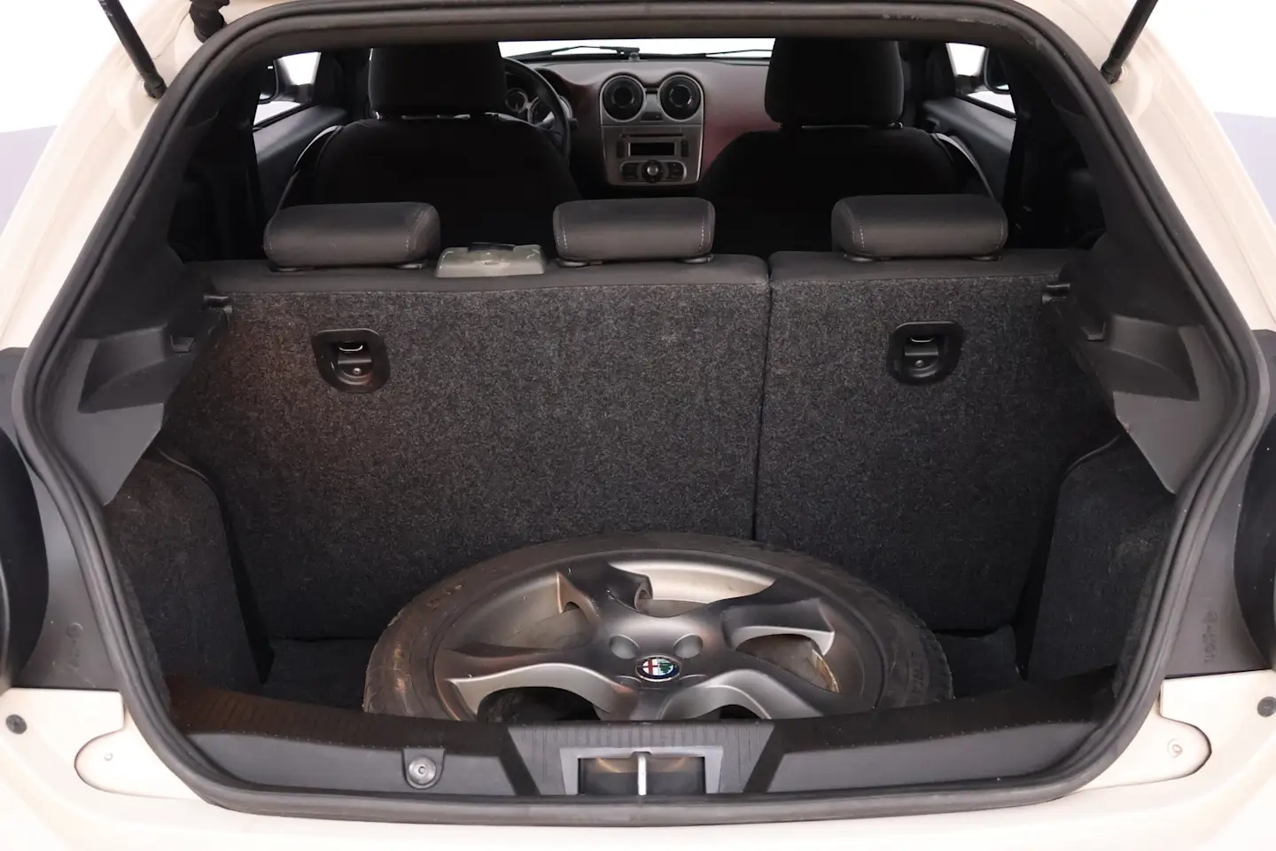 Car Image - 7ydKj9Nz8hufxerHE6A1tR