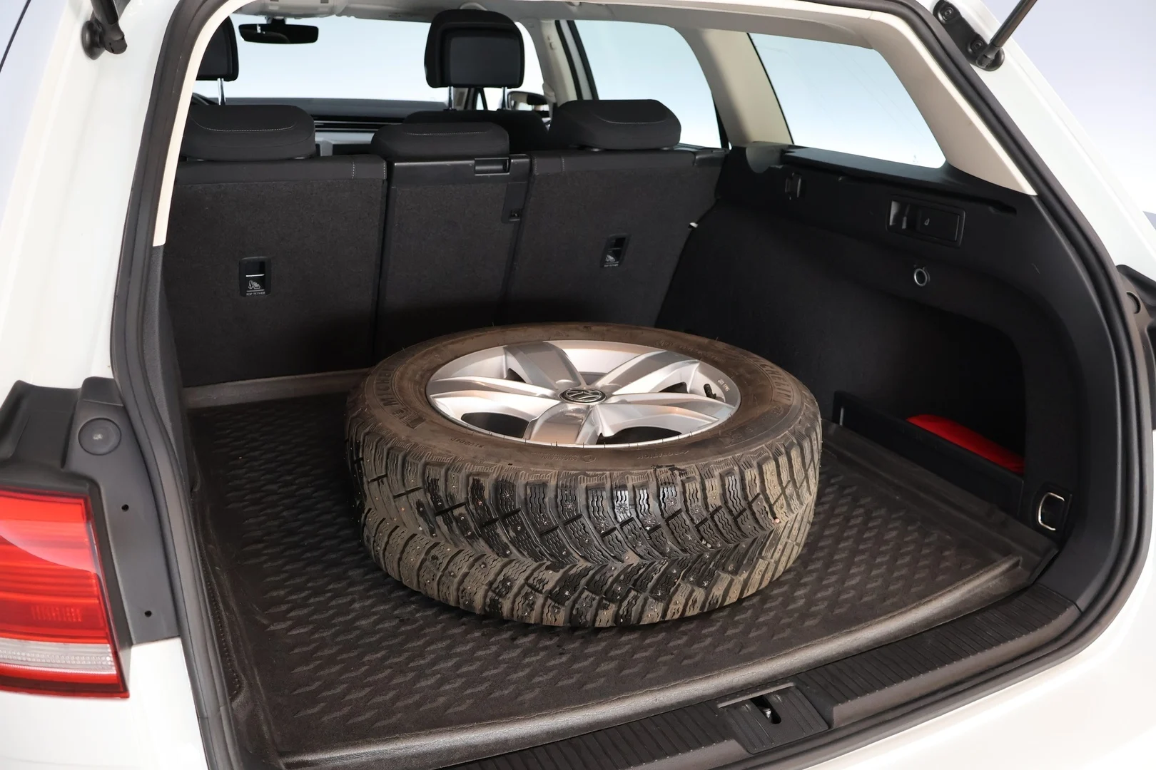 Car Image - 4nzwQsHx9X7l8ZrJFCklr8