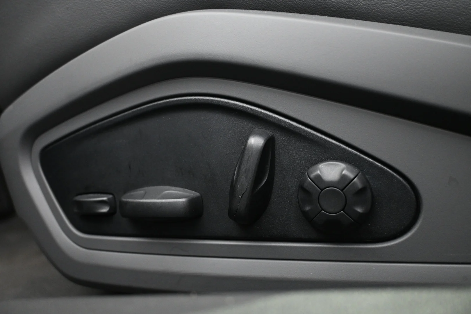Car Image - 1ts2EMq7QdryiM9IJp1B7Q