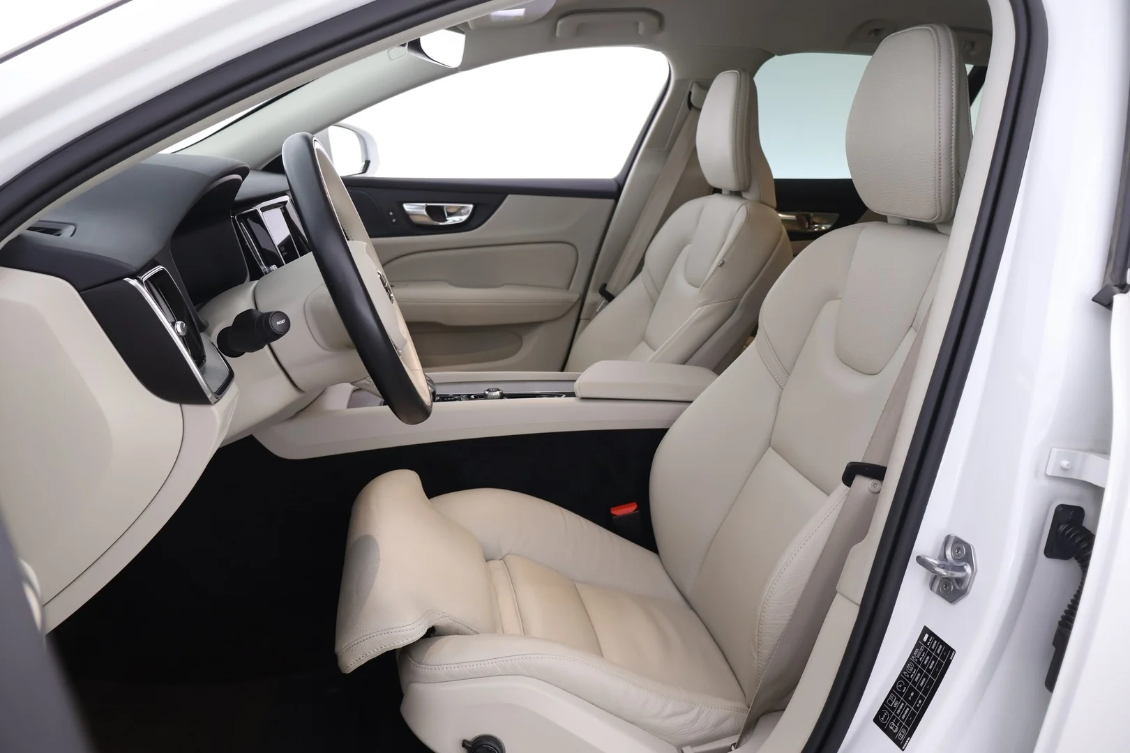 Car Image - 4eq9DvuzFt5uG0Tt1i15BB