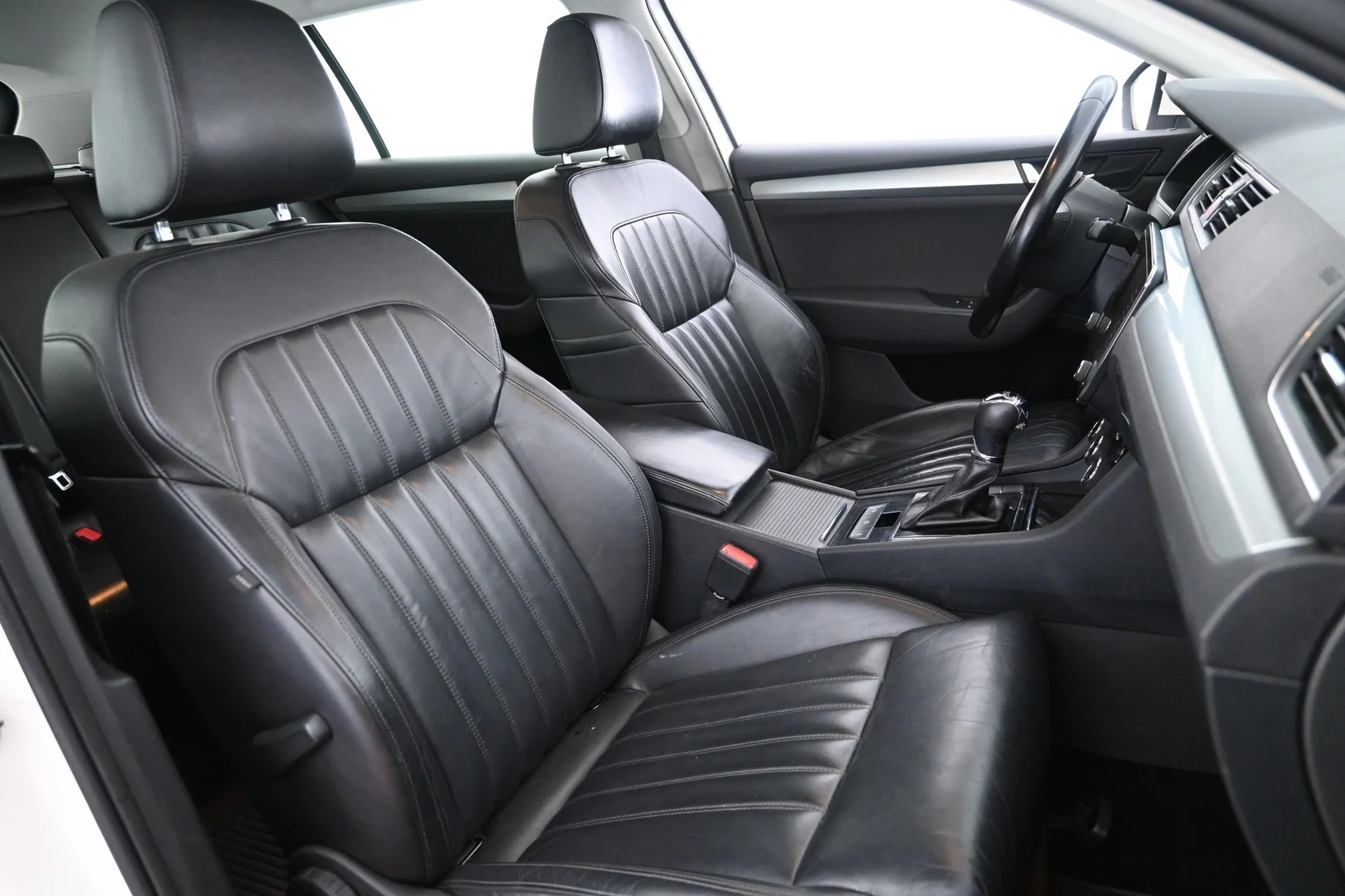 Car Image - 34SpwIbLDMirpSpTVgmtHZ