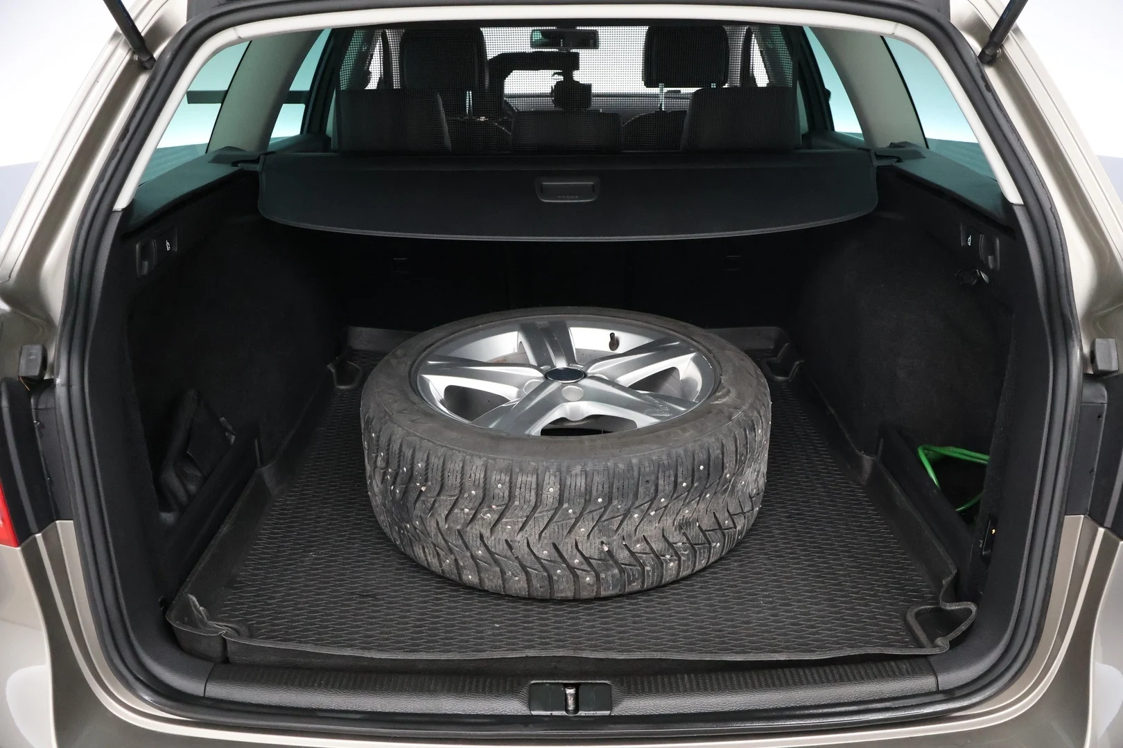 Car Image - 5wfdY4jwZfxcS8ggnMcnMG
