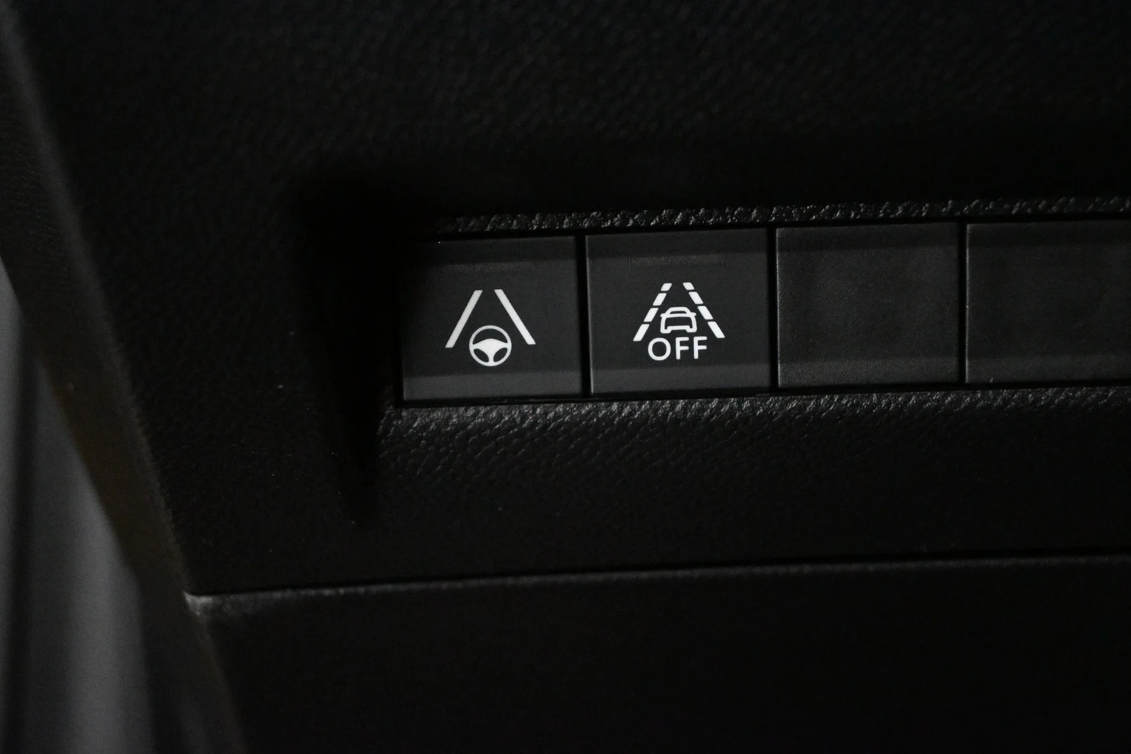 Car Image - Oyx9WXkBsVN8caE55q28K