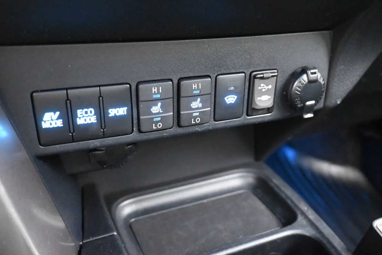 Car Image - 3R9uQyrhiu89yYY1yDeiW4