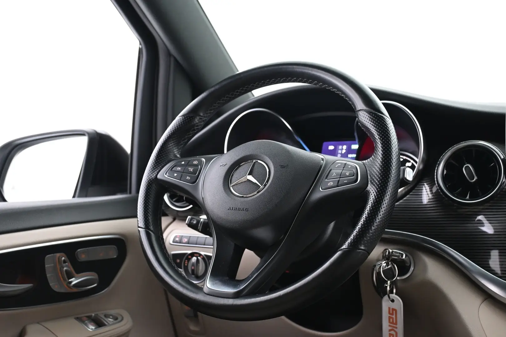Car Image - 23fm6KtyYLUp9GmmLG37lx