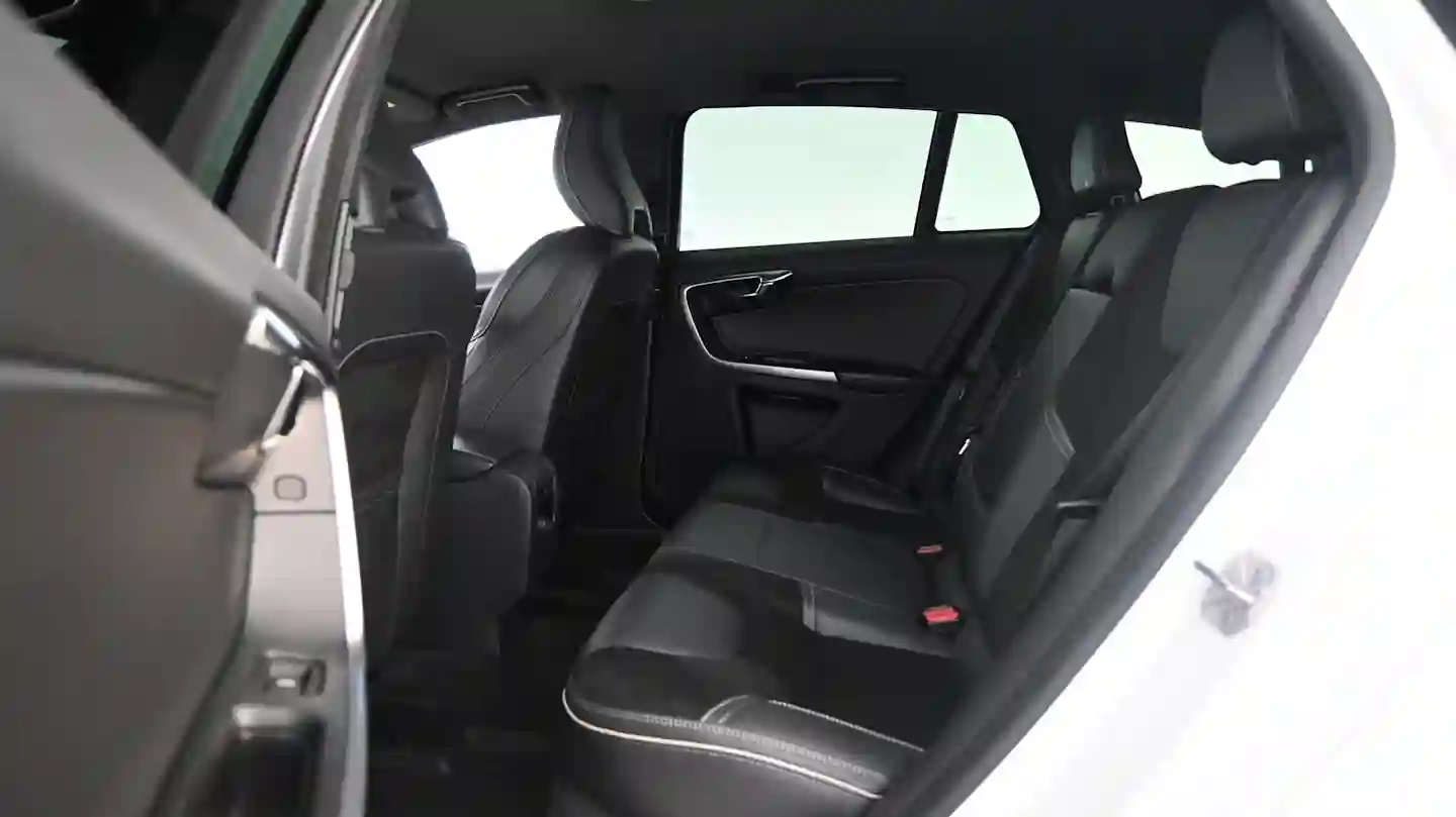 Car Image - 4LrdLb3ZixAT3VfYGYr3Ys