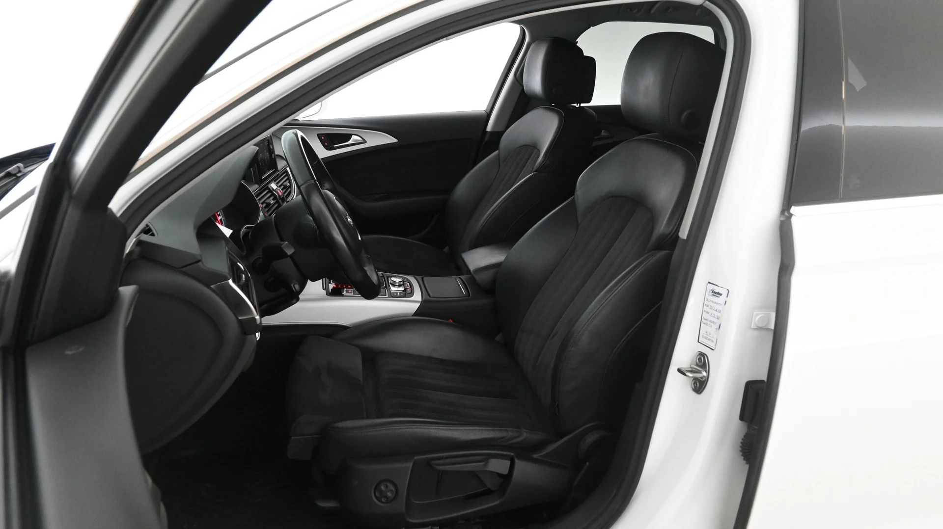Car Image - V7xbjmP3r1qqvpe1ura44