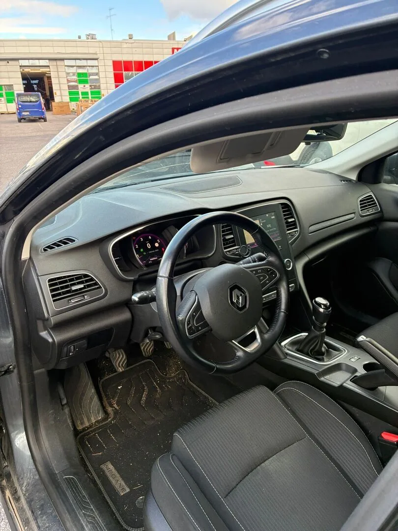 Car Image - cToLRO9TowNAZQPFkeWYr