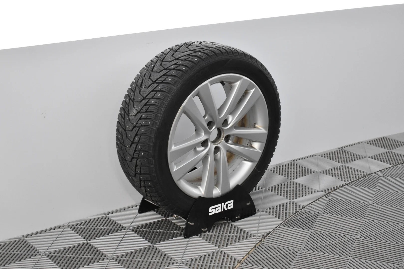 Car Image - 1UUorSsv9c4vHYqZIWL8kI
