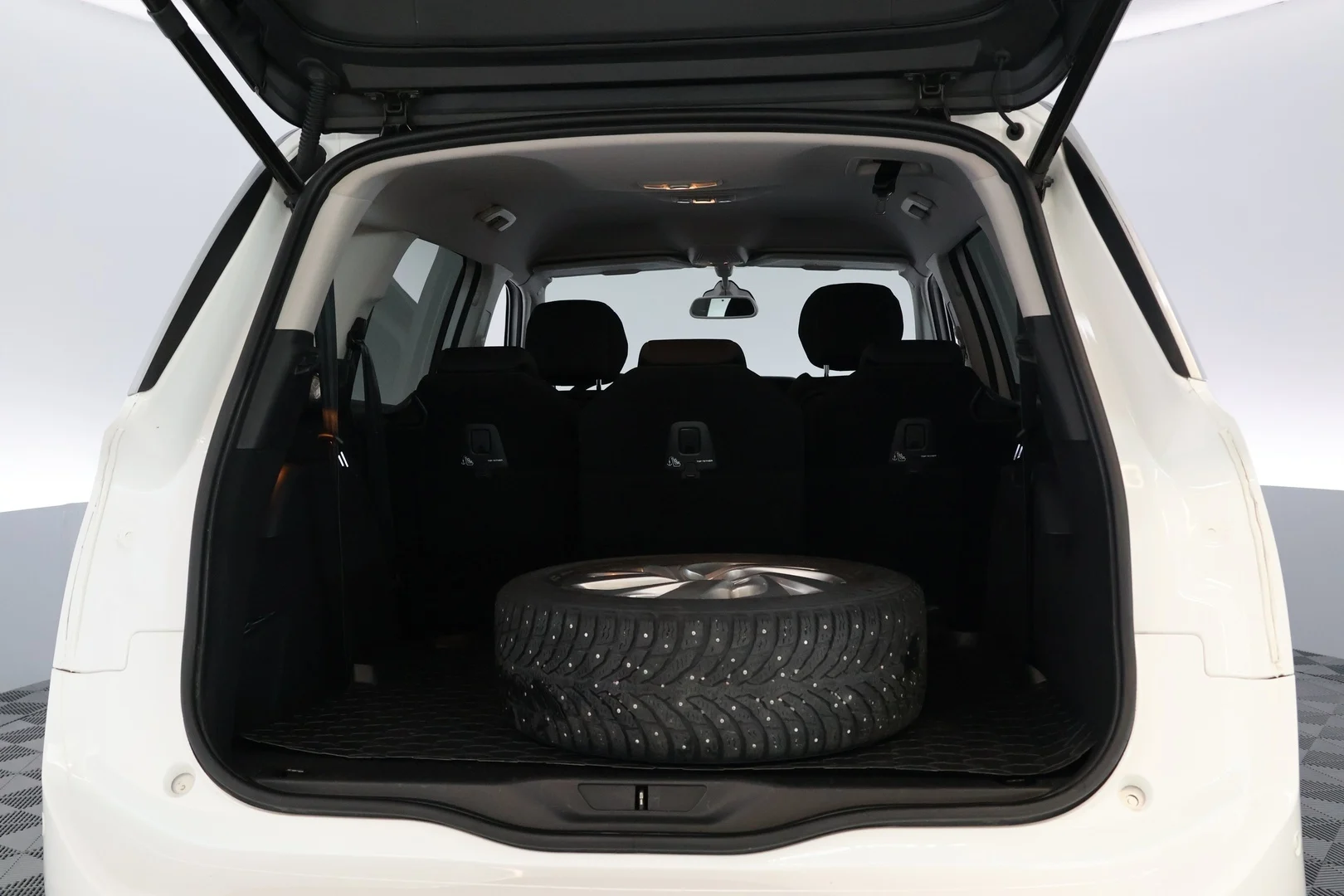 Car Image - 20B7e5Pyqp0fqrCIjOqdwU
