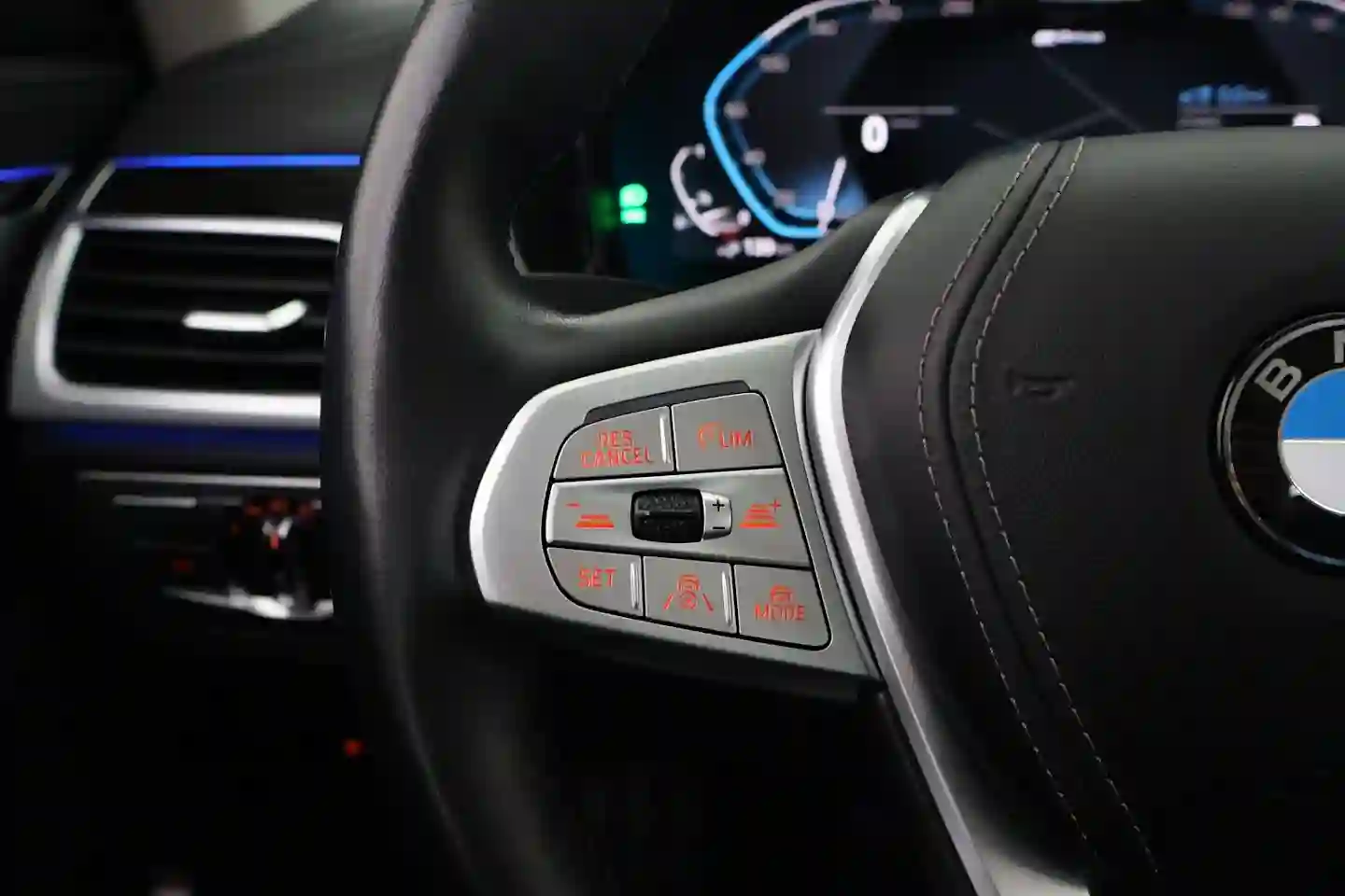 Car Image - 4n5DGxEY0OZAcxM1u6HMUb
