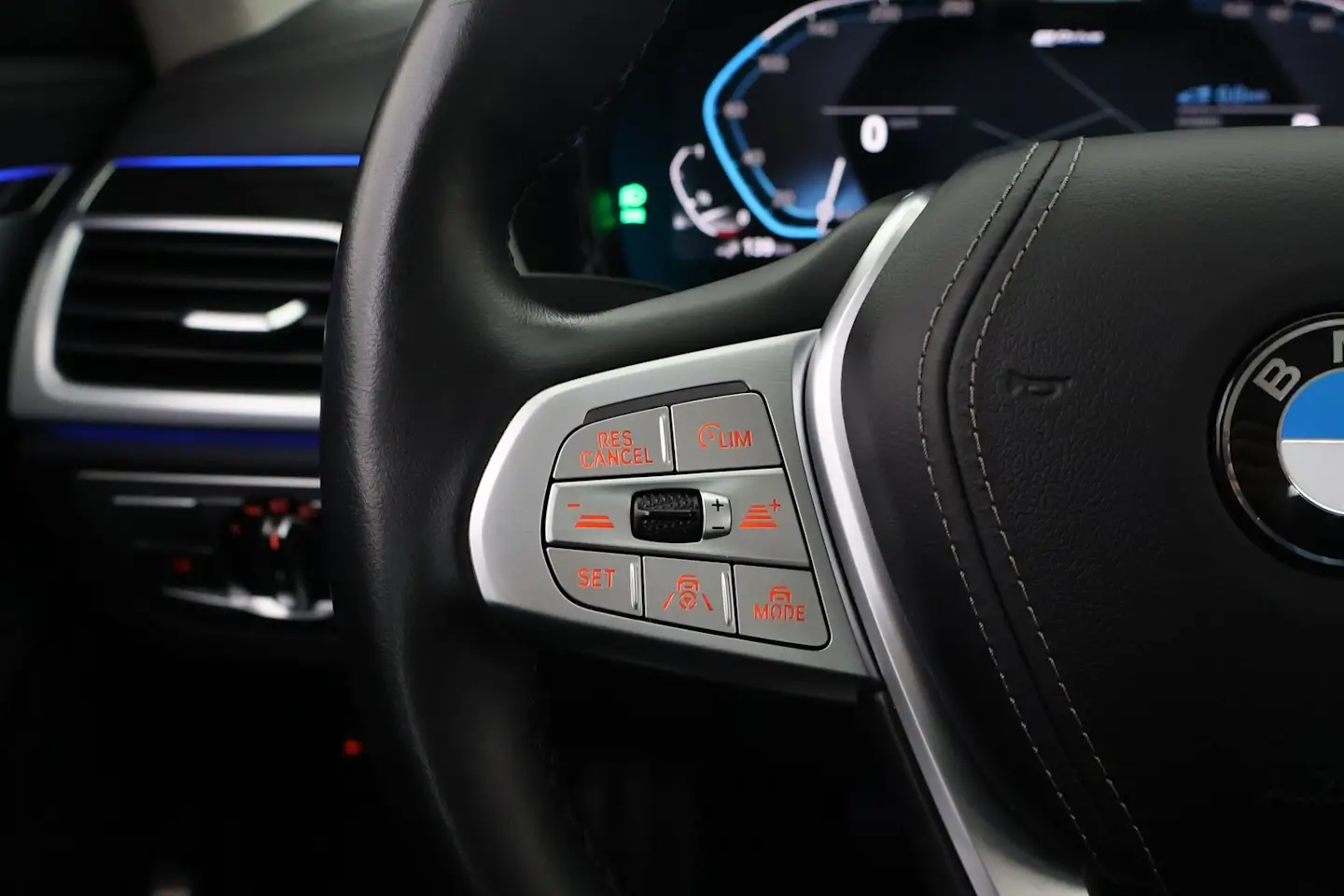 Car Image - 4n5DGxEY0OZAcxM1u6HMUb
