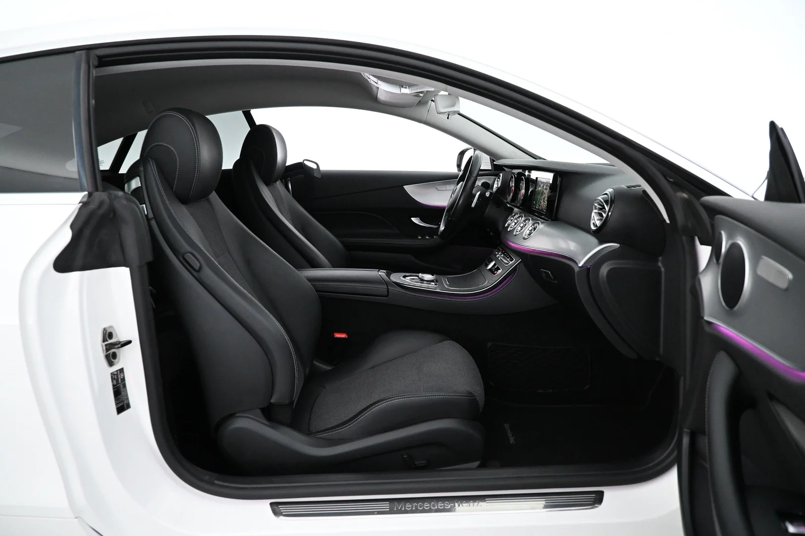 Car Image - 2Cmg8no2U93dJvf6Gm6kNe