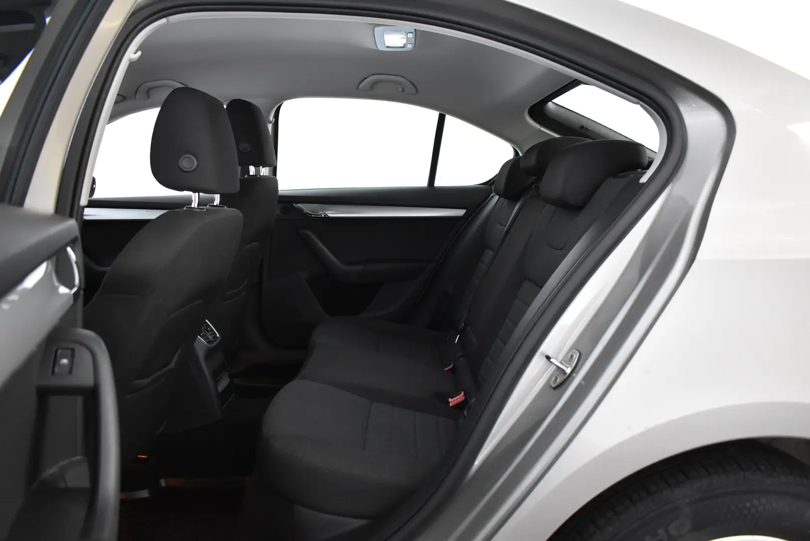 Car Image - 6onBqsp9EOSl7HUlkKAMA6