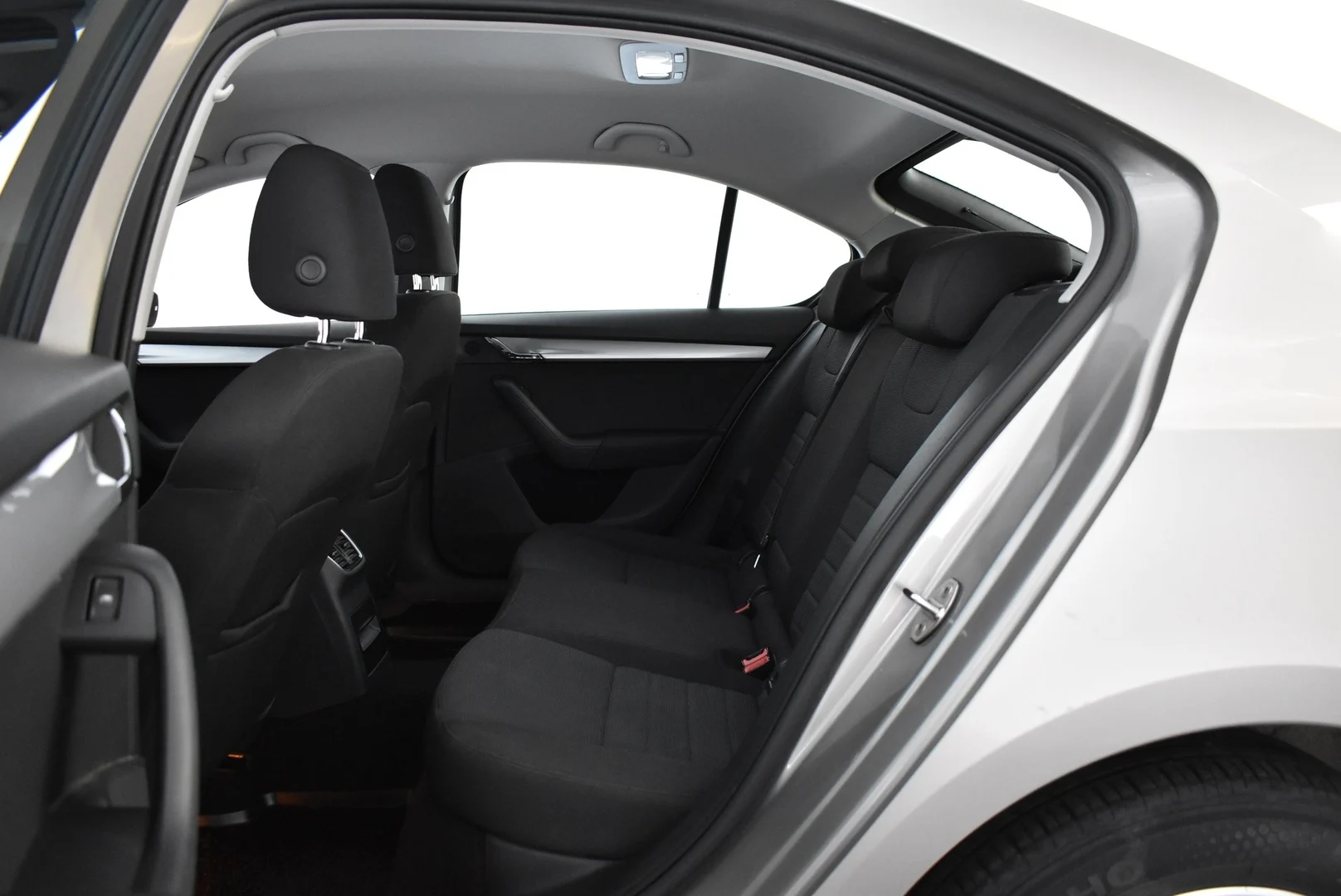 Car Image - 6onBqsp9EOSl7HUlkKAMA6