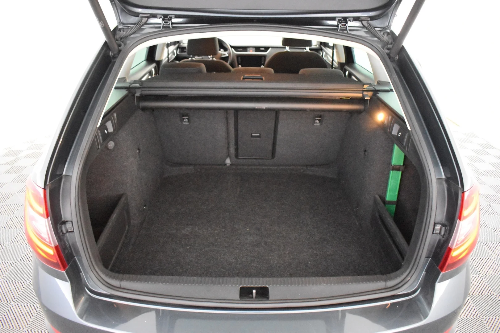 Car Image - 1RRDvWhXzjivCaJk5Yz4zn