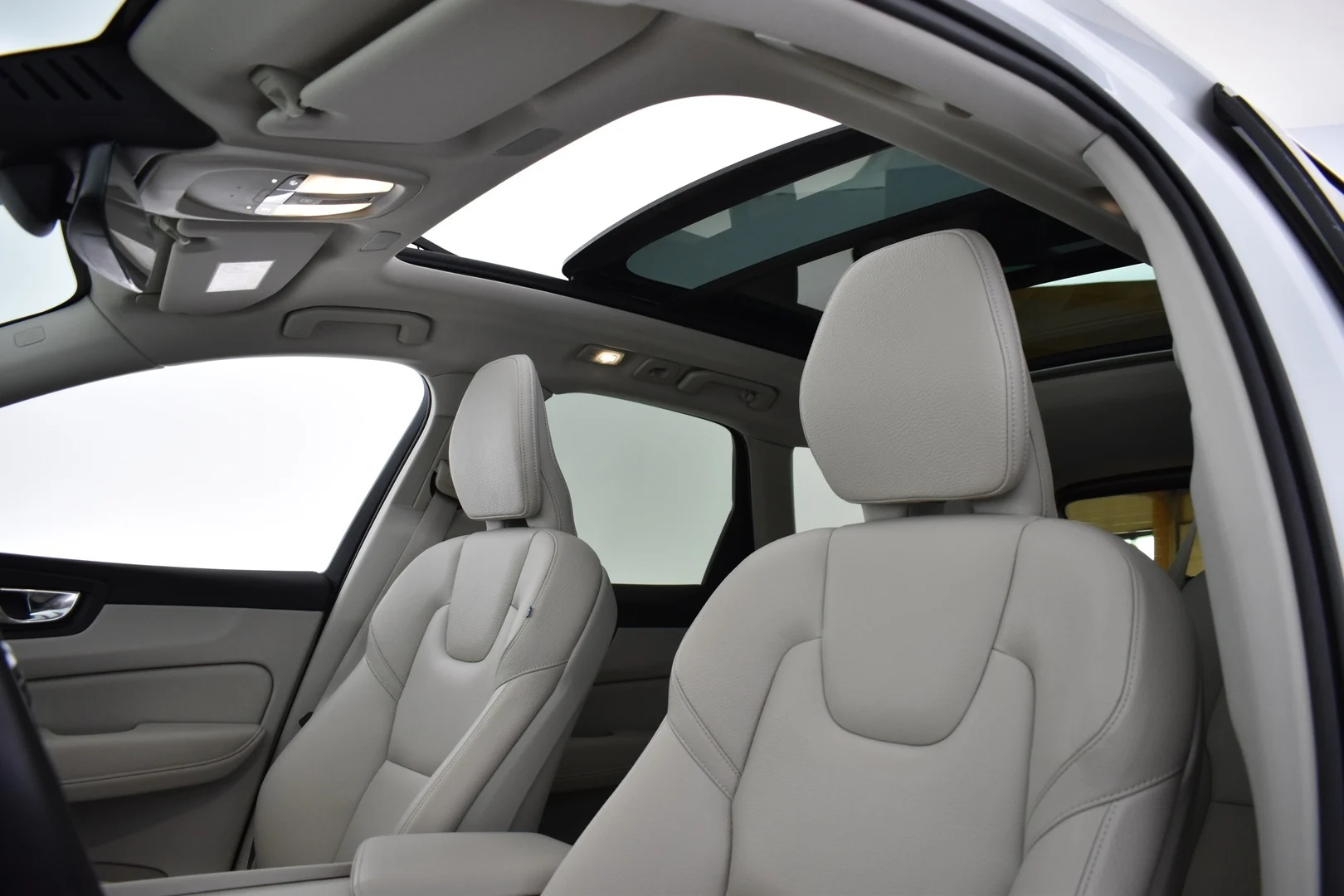 Car Image - r0hzCywllIZgPEta5oUA0