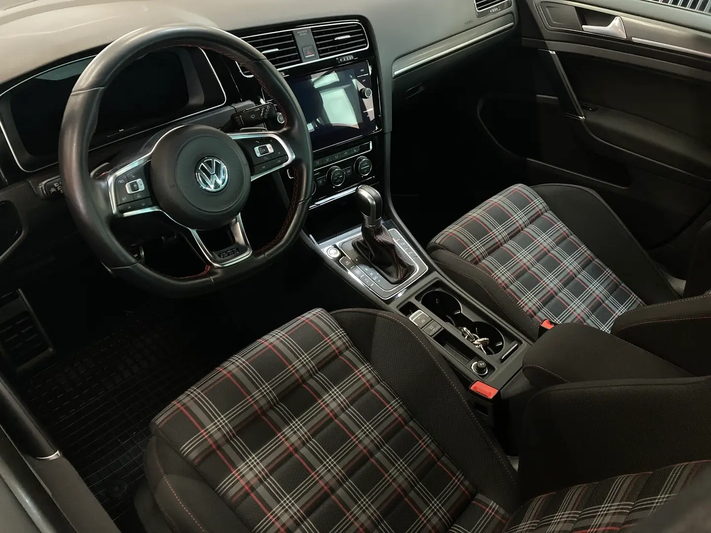 Car Image - 66wZh79KBEyp0gzmjabrSJ