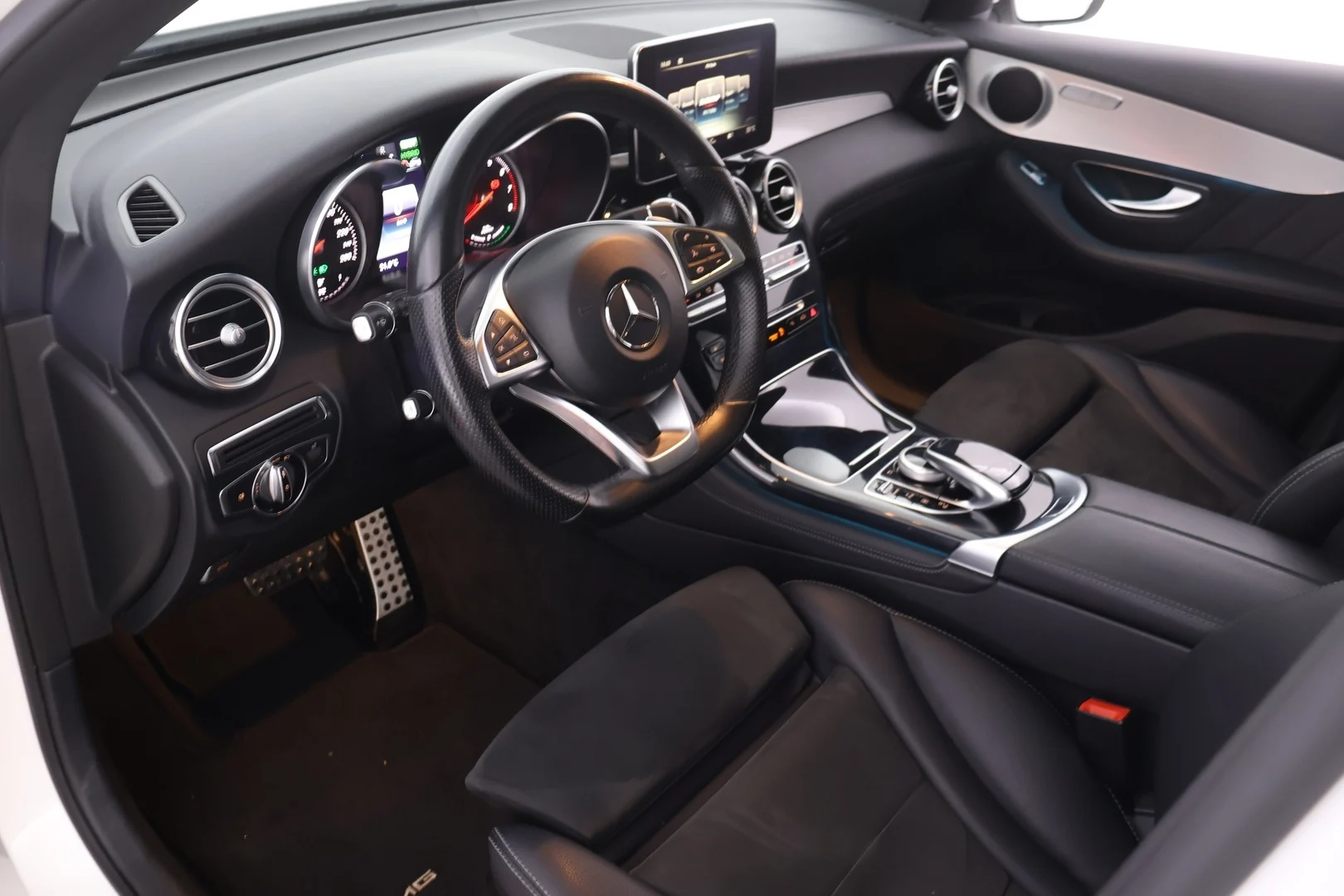 Car Image - P0dkfZeILnToXuNUG5Miw